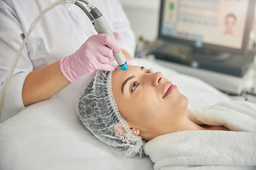 École Aestech - Formation - hydrafacial laser